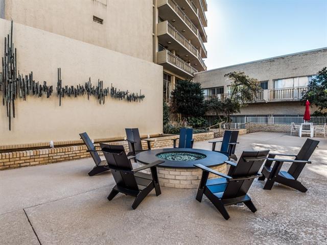 Building Photo - 6211 W Northwest Hwy