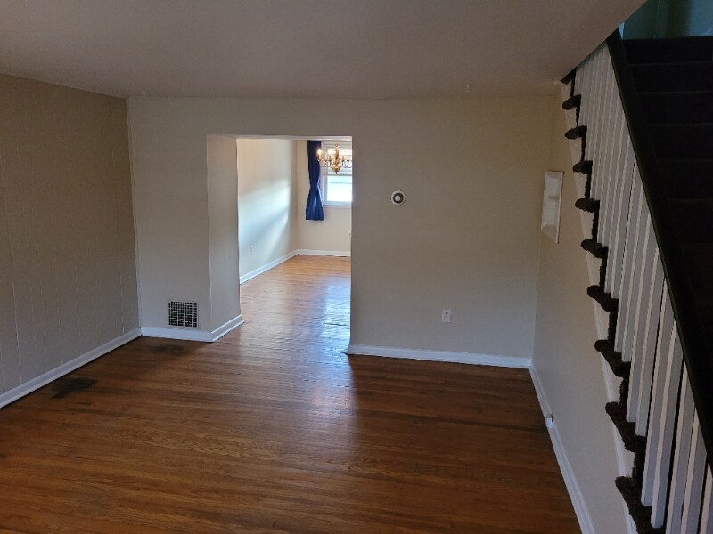 Building Photo - 1308 Maple Ave