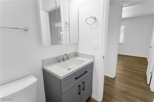 Building Photo - 10697 Holly Rd