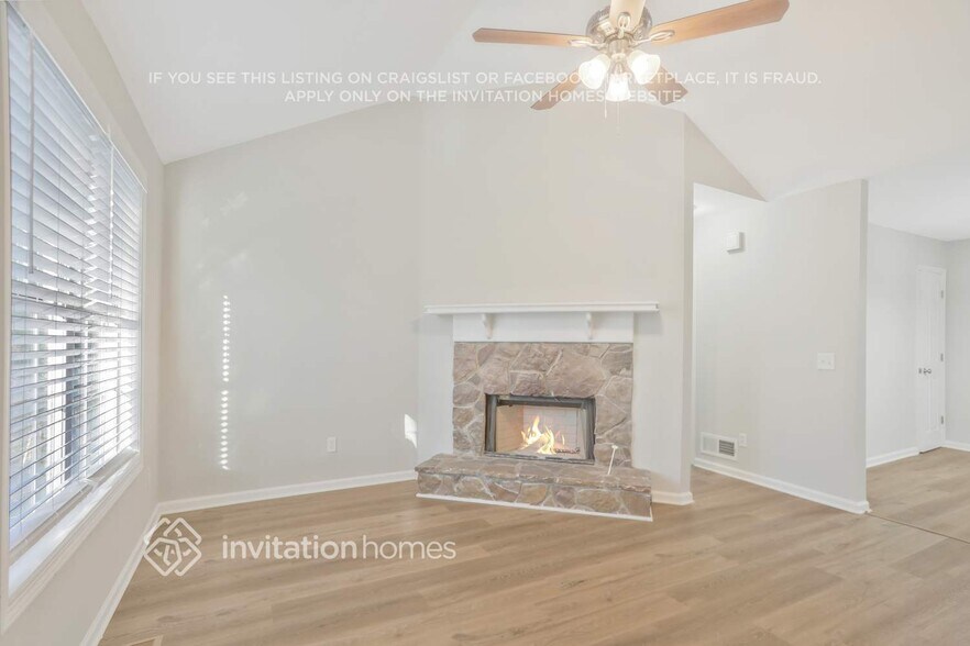 Building Photo - 3335 Catalina Dr