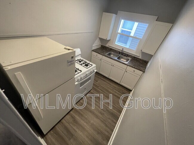 Building Photo - 129 W Hendricks St