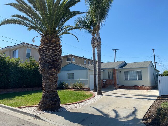 Primary Photo - 3-Bed, 2-Bath Home, + Bonus Room/Office .....