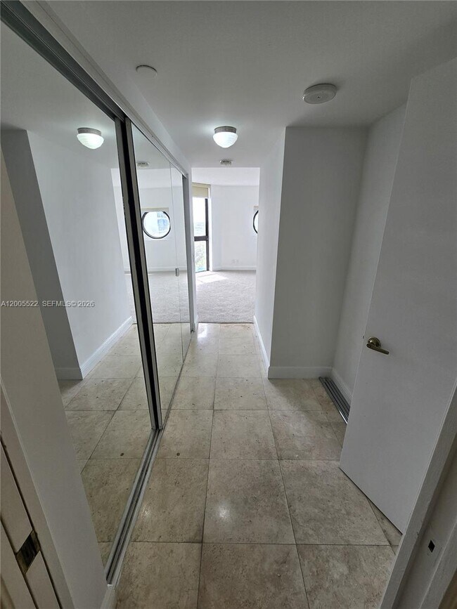 Building Photo - 3610 Yacht Club Dr