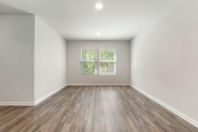 Building Photo - 610 Riverwalk Cir