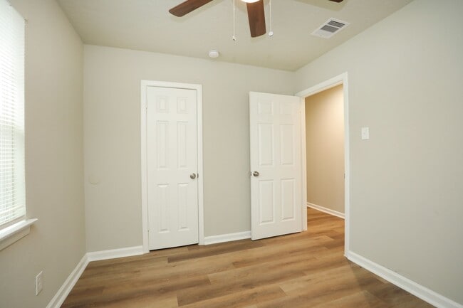 Building Photo - 913 Avenue M