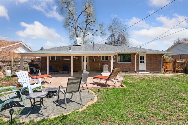 Building Photo - Move-In Ready Ranch with Modern Upgrades a...