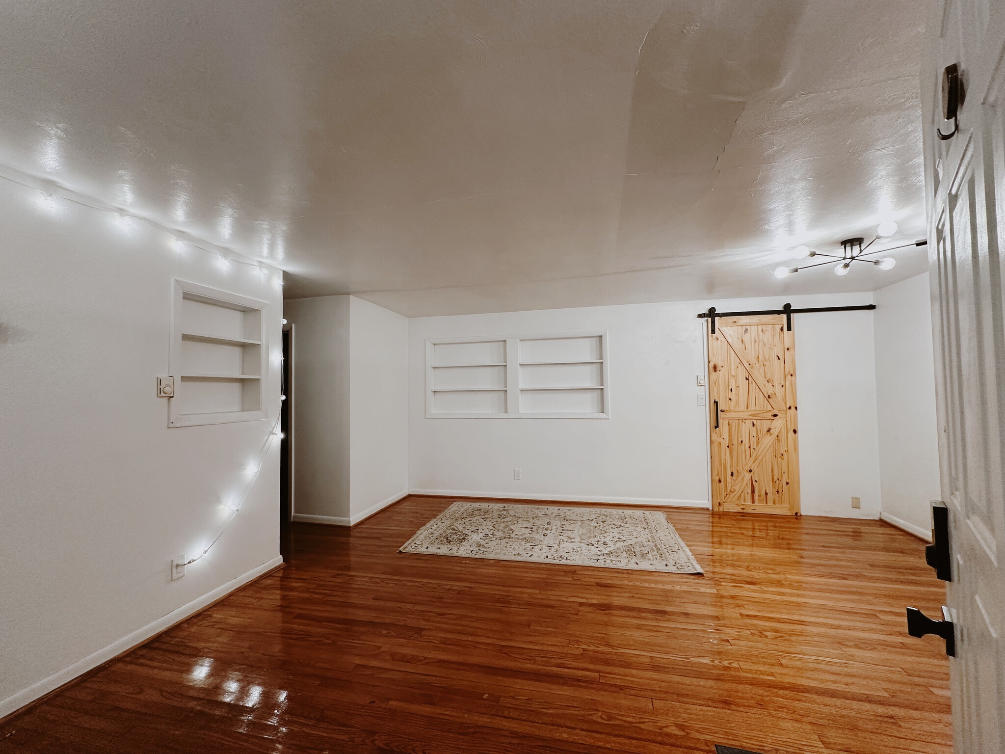 Living room - alt view - 9275 1st St