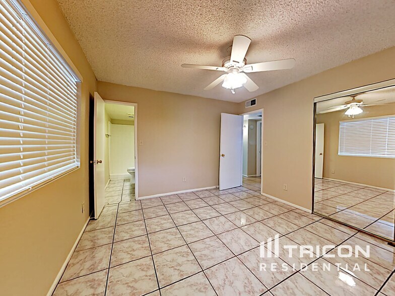 Building Photo - 3032 N 79th Ln