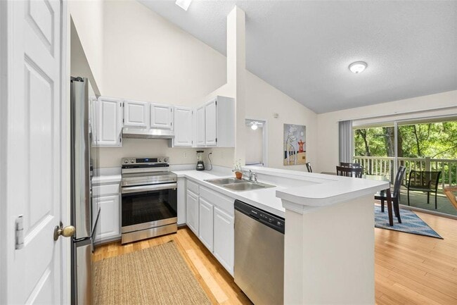 Building Photo - 10000 SW 52nd Ave