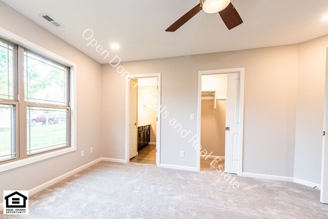 Building Photo - 305 Toledo St