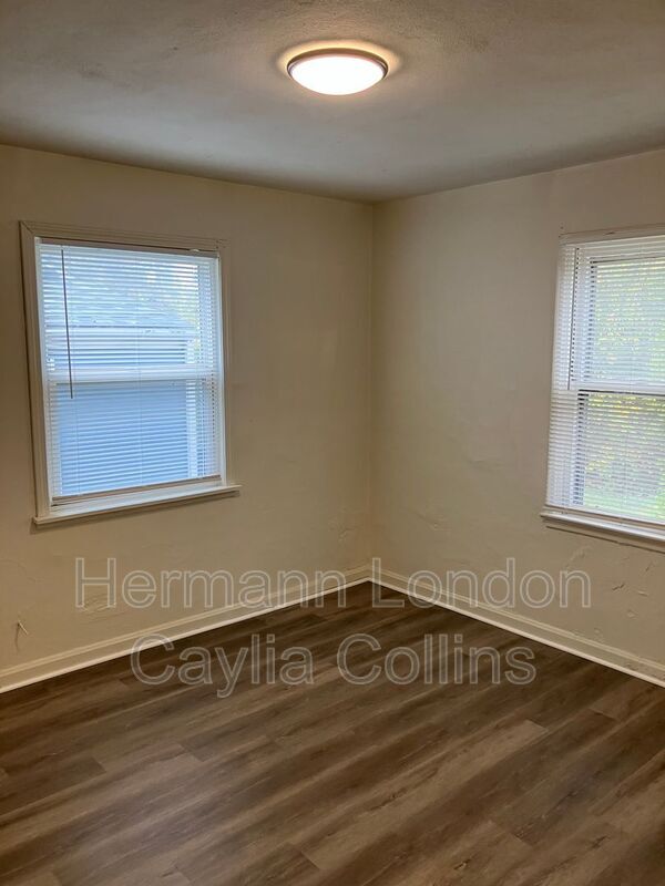 Building Photo - 7504 Stanwood Dr