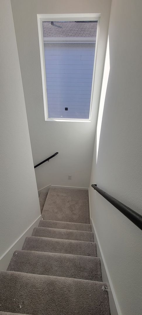 Building Photo - NEWLY BUILT 3 bedroom 2.5 Bath single fami...