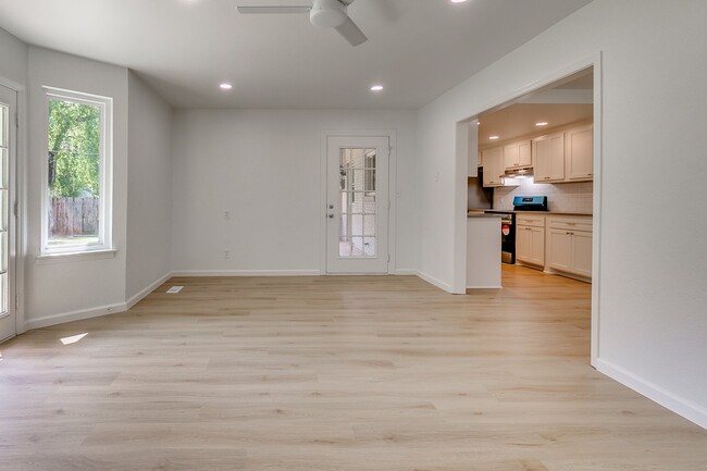 Building Photo - 1430 Westbrooke Terrace
