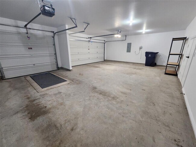 Building Photo - 16013 Dahlia Rd