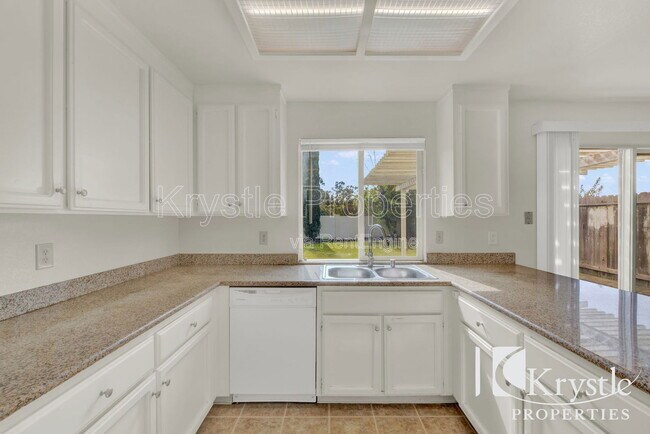 Building Photo - 267 Quartz Ln