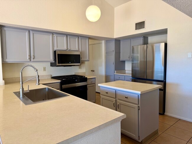 Building Photo - 4871 W Condor Dr