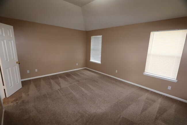 Building Photo - 5911 S Brenwood Dr