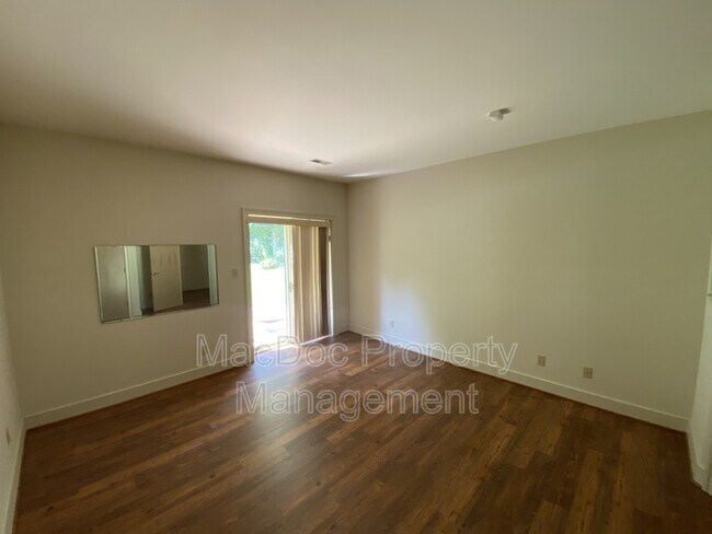 Building Photo - 11225 N Club Dr