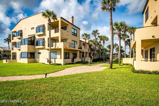 Building Photo - 804 Spinnakers Reach Dr