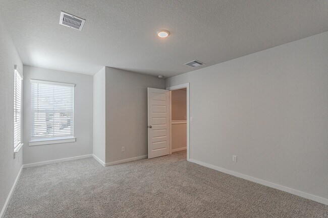 Building Photo - 8611 Blueberry Ash St