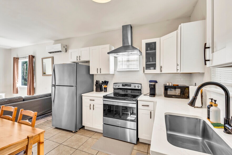 Building Photo - 4603 Lennox Dr