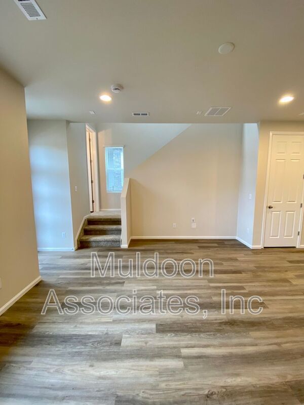 Building Photo - 8739 Scarborough Dr