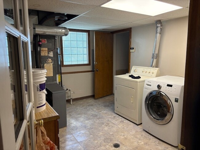 Building Photo - 1814 Holly Ave