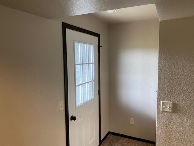 Building Photo - 5 BED | 2 BATH | DOUBLE GARAGE | RAPID VALLEY