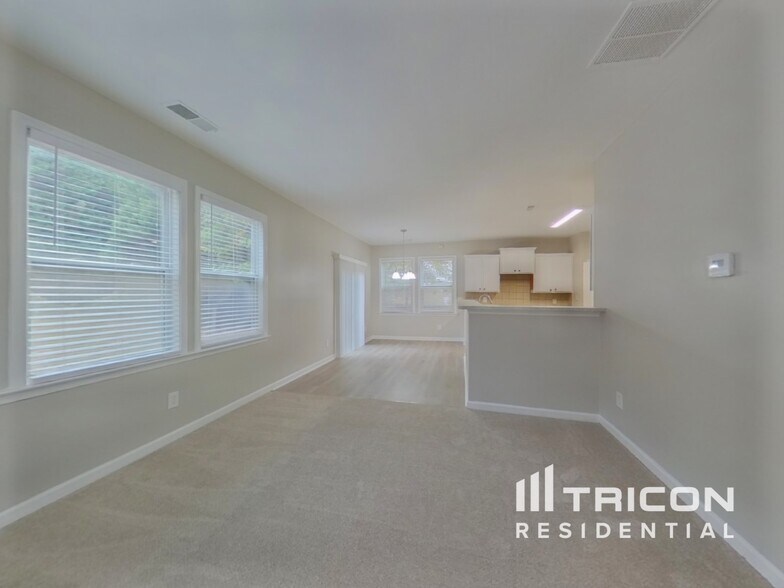 Building Photo - 8122 Valley Ridge Dr