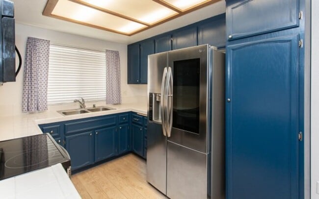 Building Photo - Renovated 3 bedroom 2 bath condo