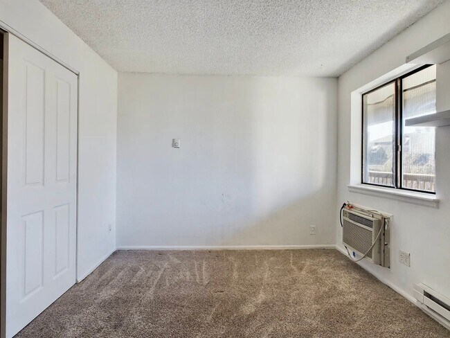 Building Photo - 14720 E Kentucky Dr
