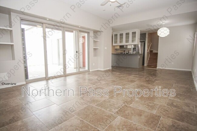 Building Photo - 4200 Camelot Heights Dr