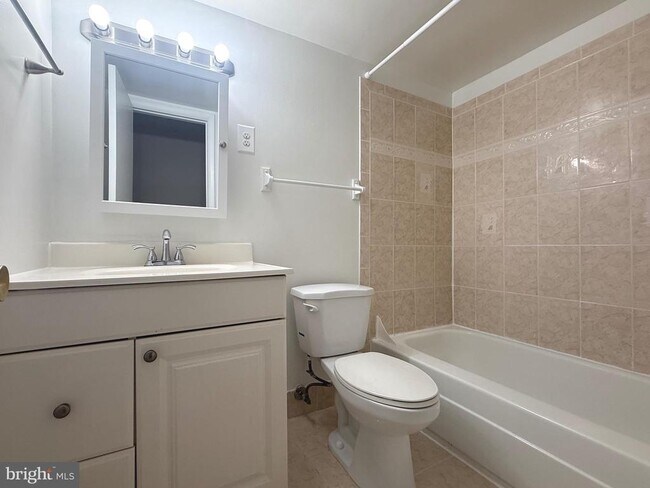 Building Photo - 3300 Woodburn Village Dr