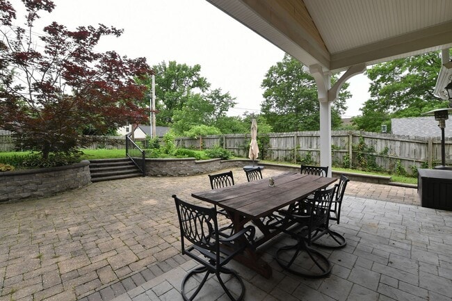 Building Photo - Kirkwood 5 bedroom / 3 full bathroom home
