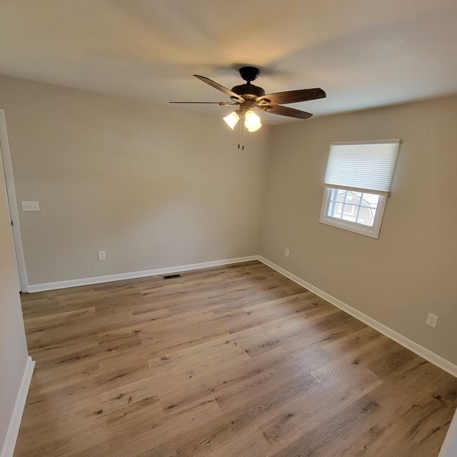 Building Photo - 3/1 House- Sparta City Limits