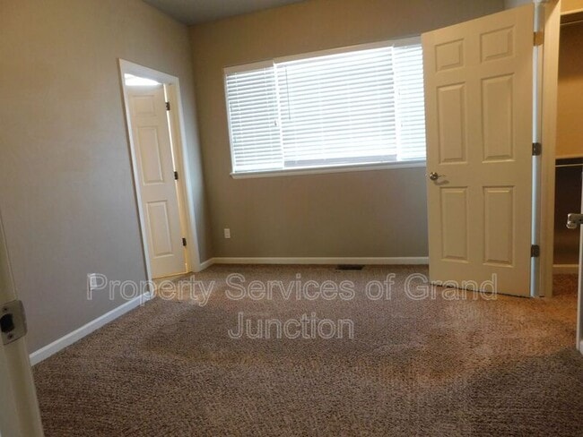 Building Photo - 1546 Poplar Dr