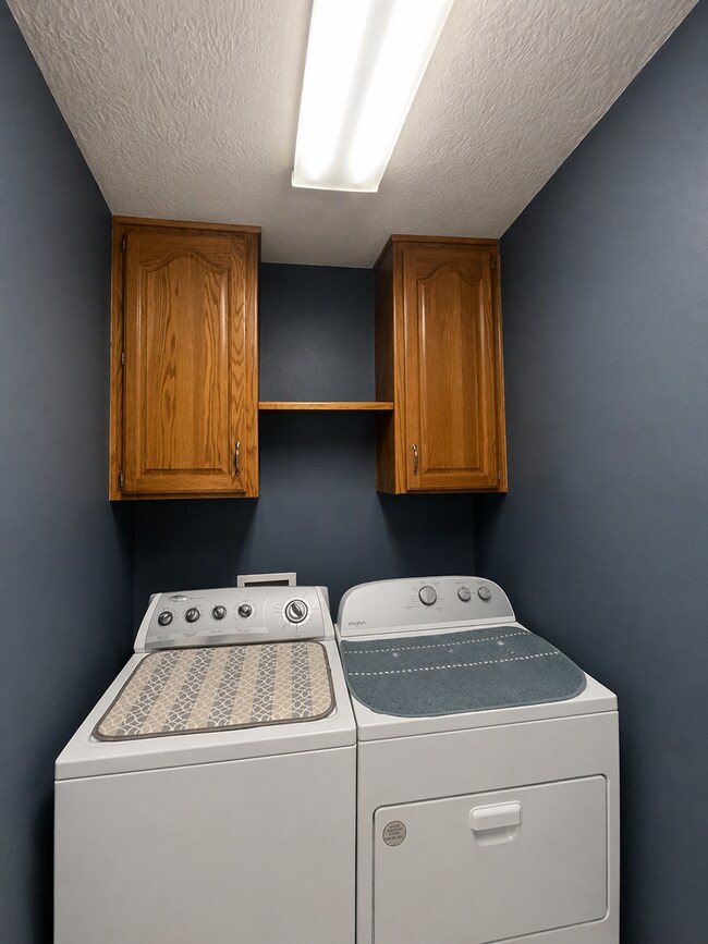 Building Photo - PRE-LEASING - Fully Furnished 6mo Short Term Rental in Ozark