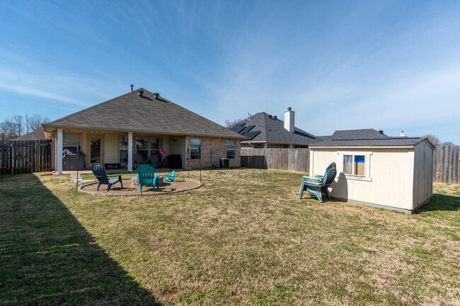 Building Photo - Savannah Place 3/2 House