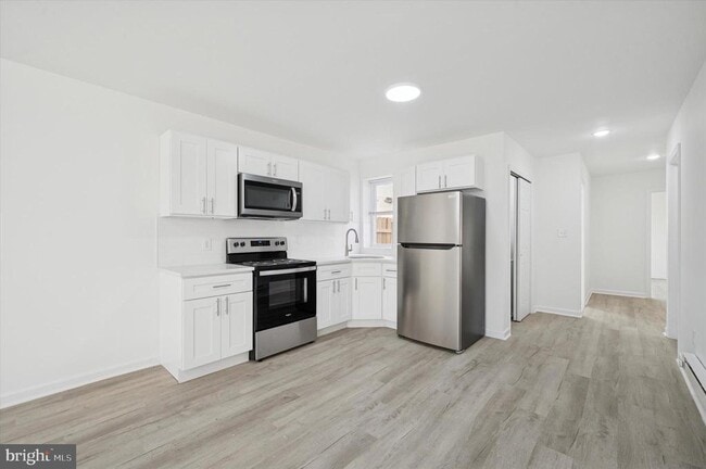 Building Photo - 3121 W Cumberland St