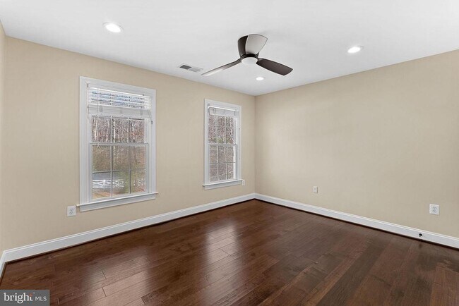 Building Photo - 8138 Rondelay Ln