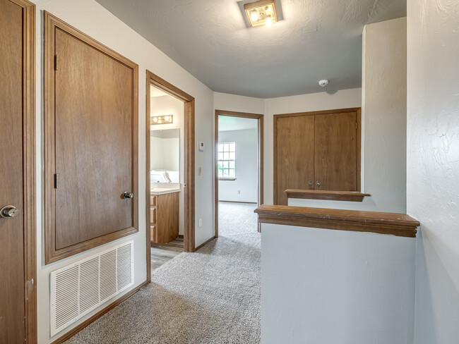 Building Photo - 11308 Meadow Ridge Ln