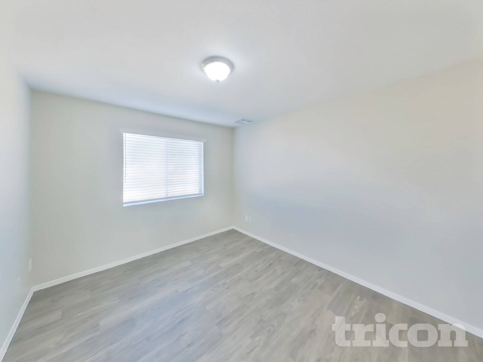 Building Photo - 4901 W Dahlia Dr