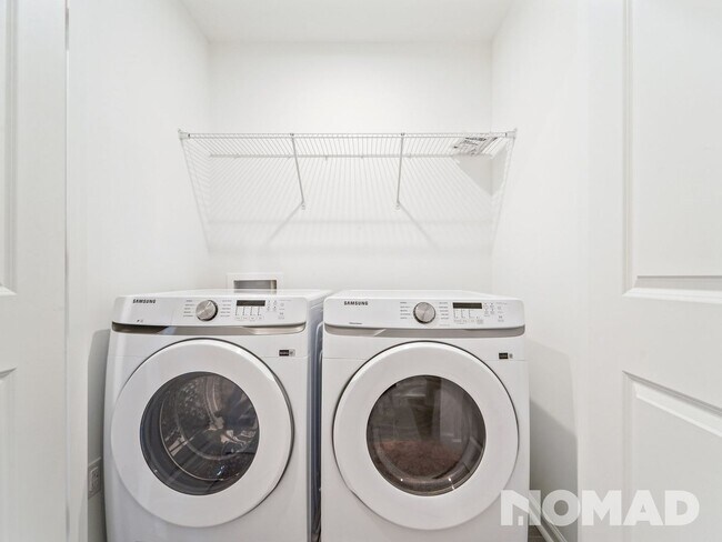 Building Photo - Spring deal : 500$ rewards for a 15 month rental lease - Elegant  3br/2.5 bath Townhome available...