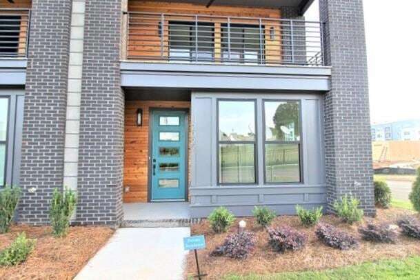 Building Photo - 2027 Isom St