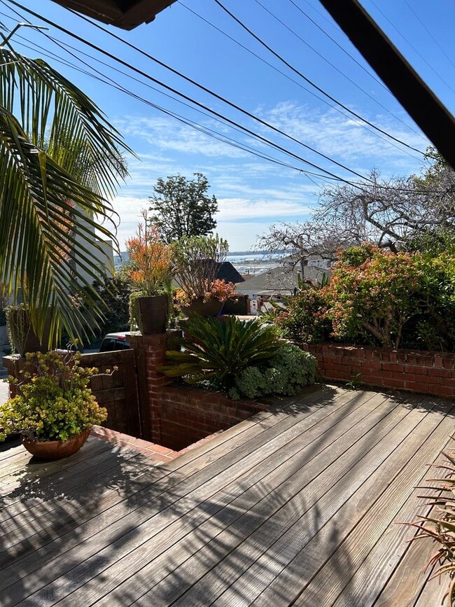 Building Photo - Gorgeous 2 Bedroom/1.5 Bath Two Story Home...