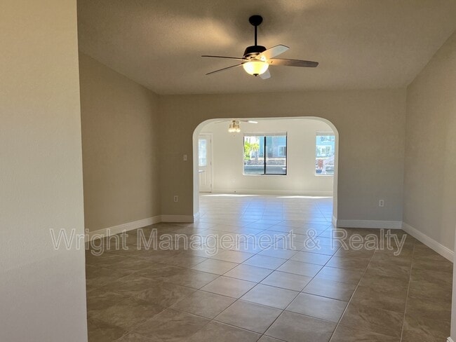 Building Photo - 5008 S Shore Dr