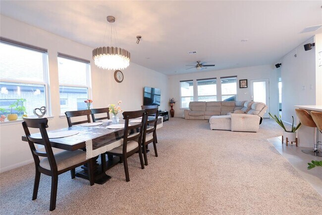 Building Photo - 232 Barton Oak Trl