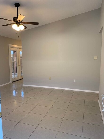 Building Photo - 30480 Fairway View Dr
