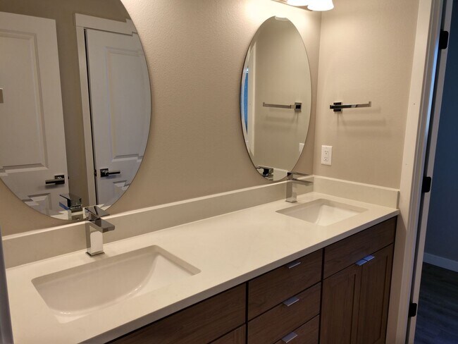 Building Photo - 2235 Electric Ave