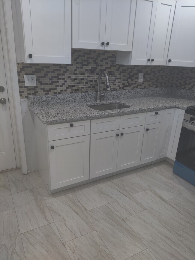 Building Photo - 1414 W Pacific St